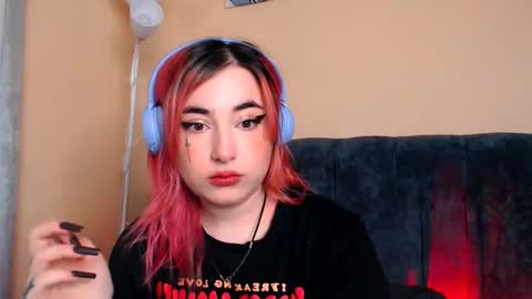 Snapshot of ediefris chatting on 3, 1, 2025 fickle demon made of clumps of matter online show from 3, 1, 2025