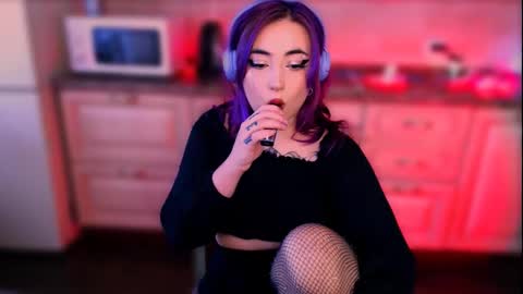 Snapshot of ediefris chatting on 7, 2, 2025 fickle demon made of clumps of matter online show from 7, 2, 2025