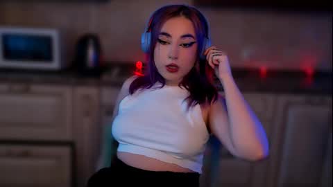 Snapshot of ediefris chatting on 10, 2, 2025 fickle demon made of clumps of matter online show from 10, 2, 2025