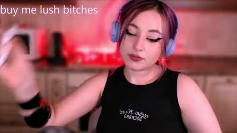 Snapshot of ediefris chatting on 8, 3, 2025 fickle demon made of clumps of matter online show from 8, 3, 2025