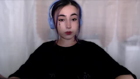 Snapshot of ediefris chatting on 30, 11, 2025 fickle demon made of clumps of matter online show from 30, 11, 2025