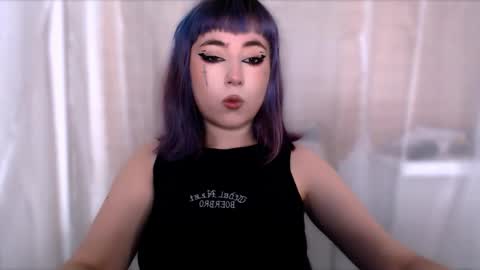 Snapshot of ediefris chatting on 15, 12, 2025 fickle demon made of clumps of matter online show from 15, 12, 2025