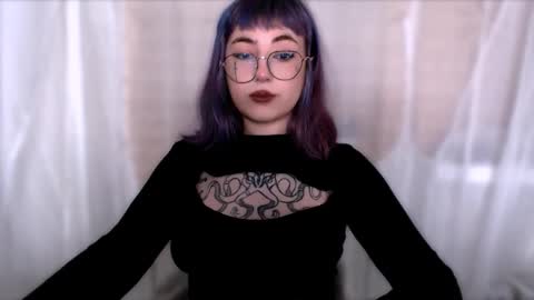 Snapshot of ediefris chatting on 16, 12, 2025 fickle demon made of clumps of matter online show from 16, 12, 2025