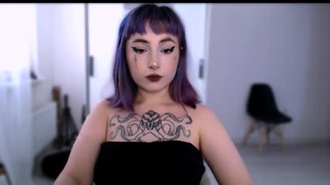 Snapshot of ediefris chatting on 19, 12, 2025 fickle demon made of clumps of matter online show from 19, 12, 2025