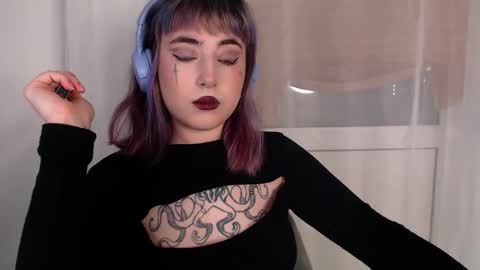 Snapshot of ediefris chatting on 9, 1, 2026 fickle demon made of clumps of matter online show from 9, 1, 2026