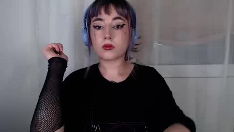 Snapshot of ediefris chatting on 11, 1, 2026 fickle demon made of clumps of matter online show from 11, 1, 2026