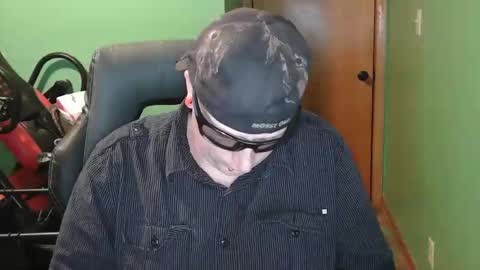 edwardaims_2please online show from 28, 4, 2026