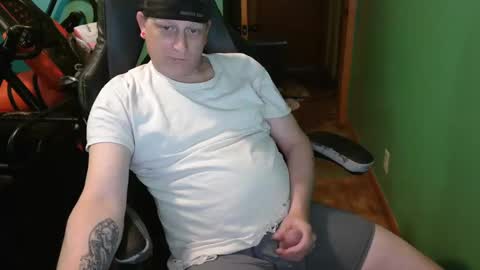 Snapshot of edwardaims_2please chatting on 4, 5, 2026 edwardaims_2please online show from 4, 5, 2026