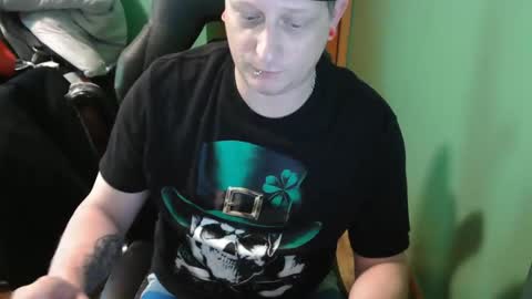 Snapshot of edwardaims_2please chatting on 17, 5, 2026 edwardaims_2please online show from 17, 5, 2026