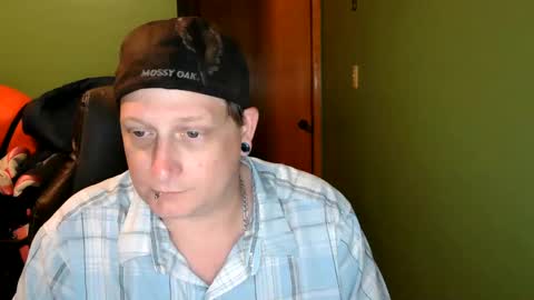 Snapshot of edwardaims_2please chatting on 8, 6, 2026 edwardaims_2please online show from 8, 6, 2026