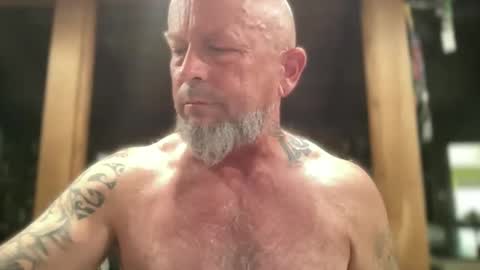 Snapshot of eevilempire chatting on 17, 5, 2026 Harley Biker online show from 17, 5, 2026