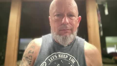 Snapshot of eevilempire chatting on 22, 5, 2026 Harley Biker online show from 22, 5, 2026