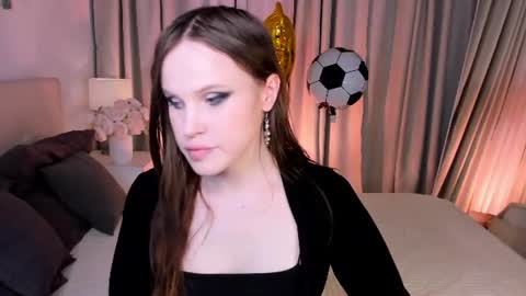 Effie Mur online show from 22, 6, 2026