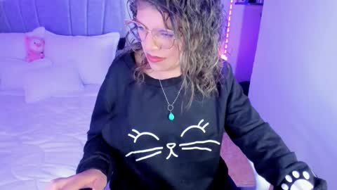 Snapshot of effy_fanny8318 chatting on 18, 9, 2025 Effy online show from 18, 9, 2025