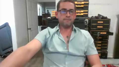 Snapshot of eguevara555500 chatting on 15, 4, 2026 SilverBulture online show from 15, 4, 2026