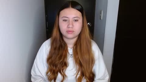 EIMY   MODEL INDEPENDENT online show from 18, 2, 2025