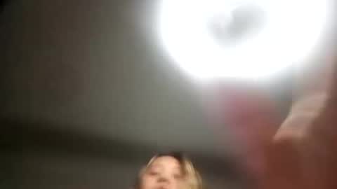 EIMY   MODEL INDEPENDENT online show from 17, 9, 2025