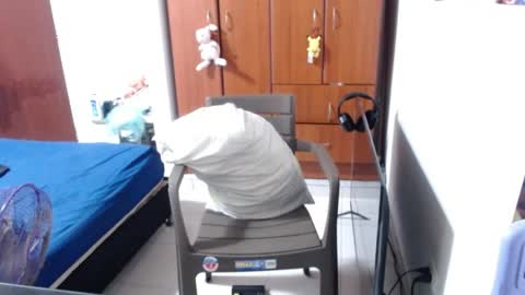 eimy_saenzz online show from 21, 4, 2026