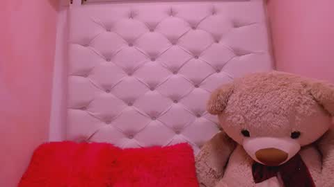 Snapshot of eimy_skinny chatting on 13, 6, 2026 eimy online show from 13, 6, 2026