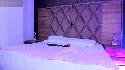 YG COUPLE online show from 17, 12, 2025