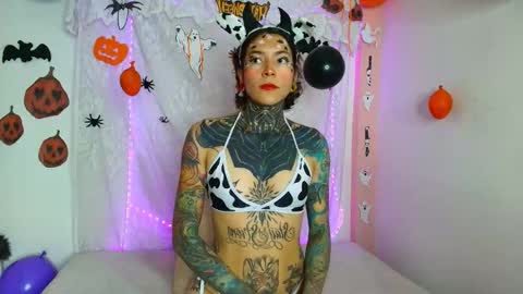 Snapshot of eimytatto_ chatting on 4, 10, 2025 Carla online show from 4, 10, 2025