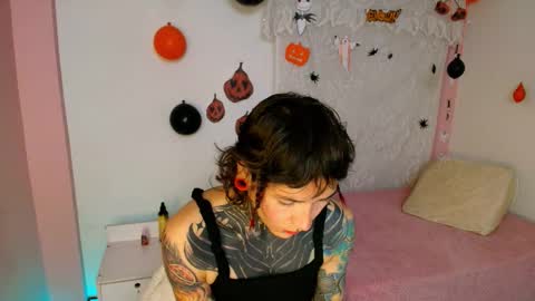 Snapshot of eimytatto_ chatting on 25, 10, 2025 Carla online show from 25, 10, 2025