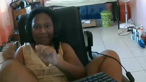 Snapshot of eirondra_valeen chatting on 12, 10, 2025 Eirondra Valeen online show from 12, 10, 2025