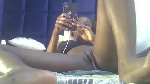 petite online show from 14, 10, 2025