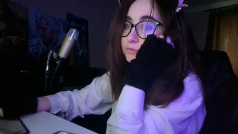 If you like it when I meow give me a thumbs up online show from 3, 3, 2025