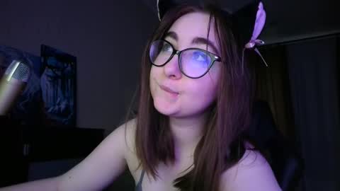 If you like it when I meow give me a thumbs up online show from 4, 3, 2025