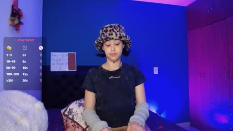 Ela  Help me reach 100 thumbs up online show from 7, 10, 2025