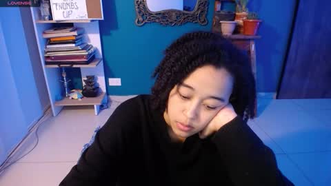 Ela  Help me reach 100 thumbs up online show from 28, 10, 2025