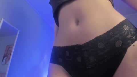 Snapshot of ela_petit chatting on 6, 1, 2026 Ela online show from 6, 1, 2026