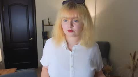 Snapshot of elaine_lewis chatting on 14, 9, 2025 Anna online show from 14, 9, 2025