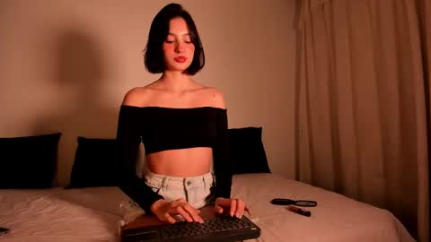 Snapshot of elamour_ chatting on 16, 12, 2024 Elamour online show from 16, 12, 2024