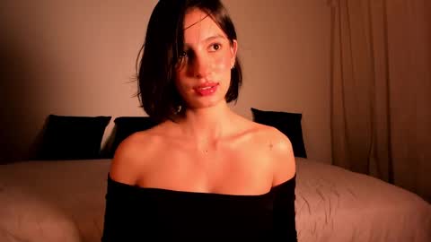 Snapshot of elamour_ chatting on 19, 12, 2024 Elamour online show from 19, 12, 2024