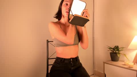Snapshot of elamour_ chatting on 16, 1, 2025 Elamour online show from 16, 1, 2025