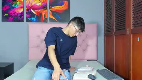 Snapshot of elangiraldo chatting on 1, 2, 2026 Elan Giralon online show from 1, 2, 2026