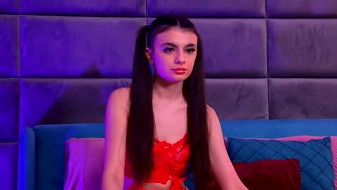 Snapshot of elaramorel chatting on 16, 12, 2025 Elara online show from 16, 12, 2025