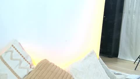 Snapshot of elaravennori chatting on 17, 1, 2026 elaravennori online show from 17, 1, 2026