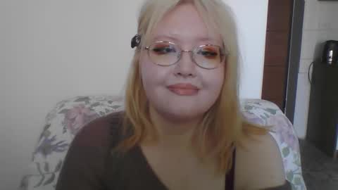 Snapshot of elayne_sweet chatting on 15, 3, 2026 elayne_sweet online show from 15, 3, 2026