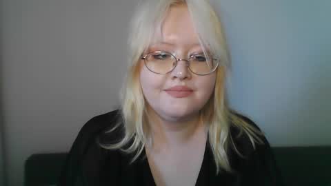 Snapshot of elayne_sweet chatting on 7, 4, 2026 elayne_sweet online show from 7, 4, 2026