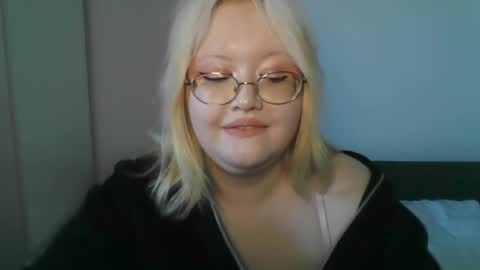 Snapshot of elayne_sweet chatting on 8, 4, 2026 elayne_sweet online show from 8, 4, 2026