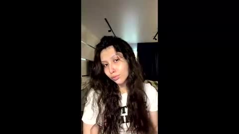Snapshot of eleanorefrens chatting on 2, 7, 2026 Alice online show from 2, 7, 2026