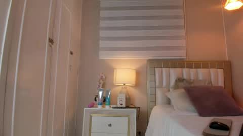 Snapshot of electra_a chatting on 15, 4, 2026 ELECTRA online show from 15, 4, 2026