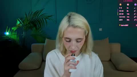 Snapshot of elen__moore chatting on 4, 7, 2026 Elen online show from 4, 7, 2026