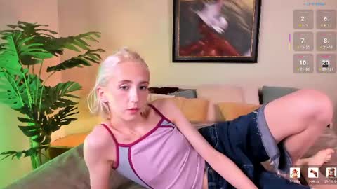 Snapshot of elen__moore chatting on 2, 8, 2026 Elen online show from 2, 8, 2026