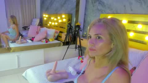 Elena online show from 6, 2, 2025