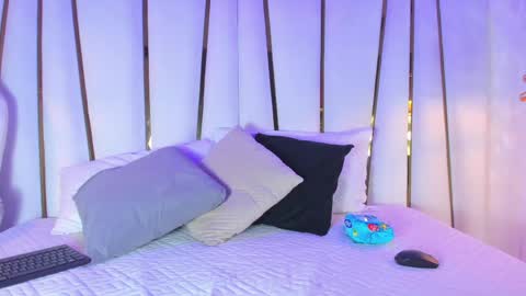 Elena online show from 4, 5, 2026