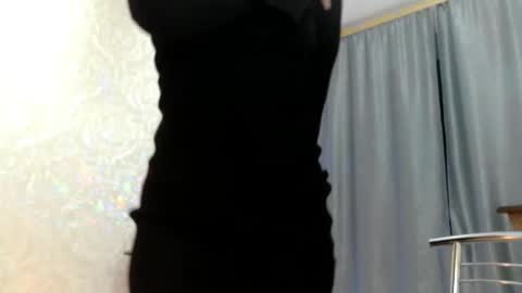 Snapshot of elenaza chatting on 5, 1, 2025 elenaza online show from 5, 1, 2025